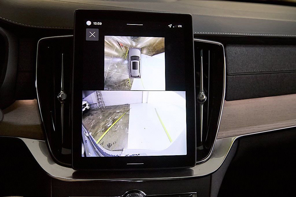 New 2026 Volvo XC90 B6 Plus w/ Protection Package Premier image 32