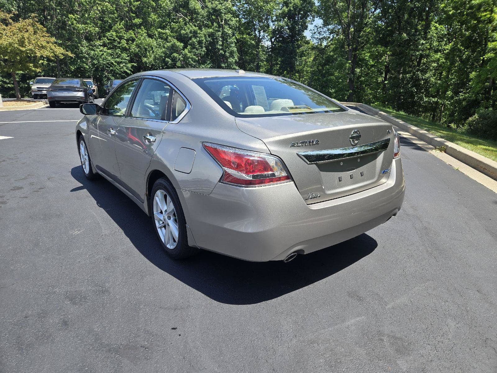 Used 2014 Nissan Altima 2.5 SV FWD image 6