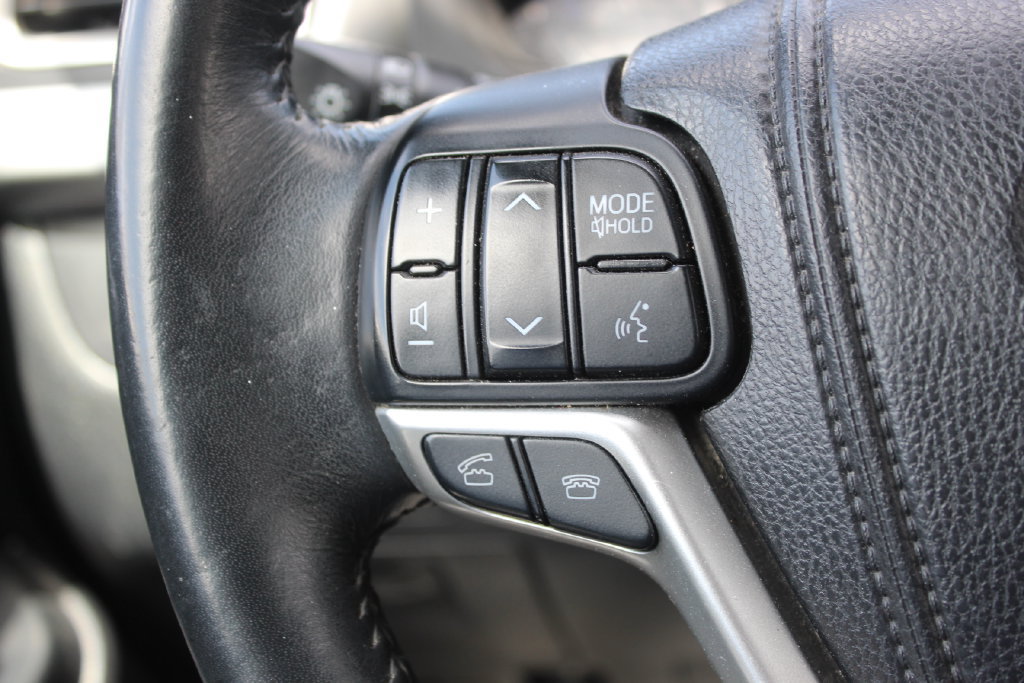 Used 2014 Toyota Highlander Limited FWD image 31