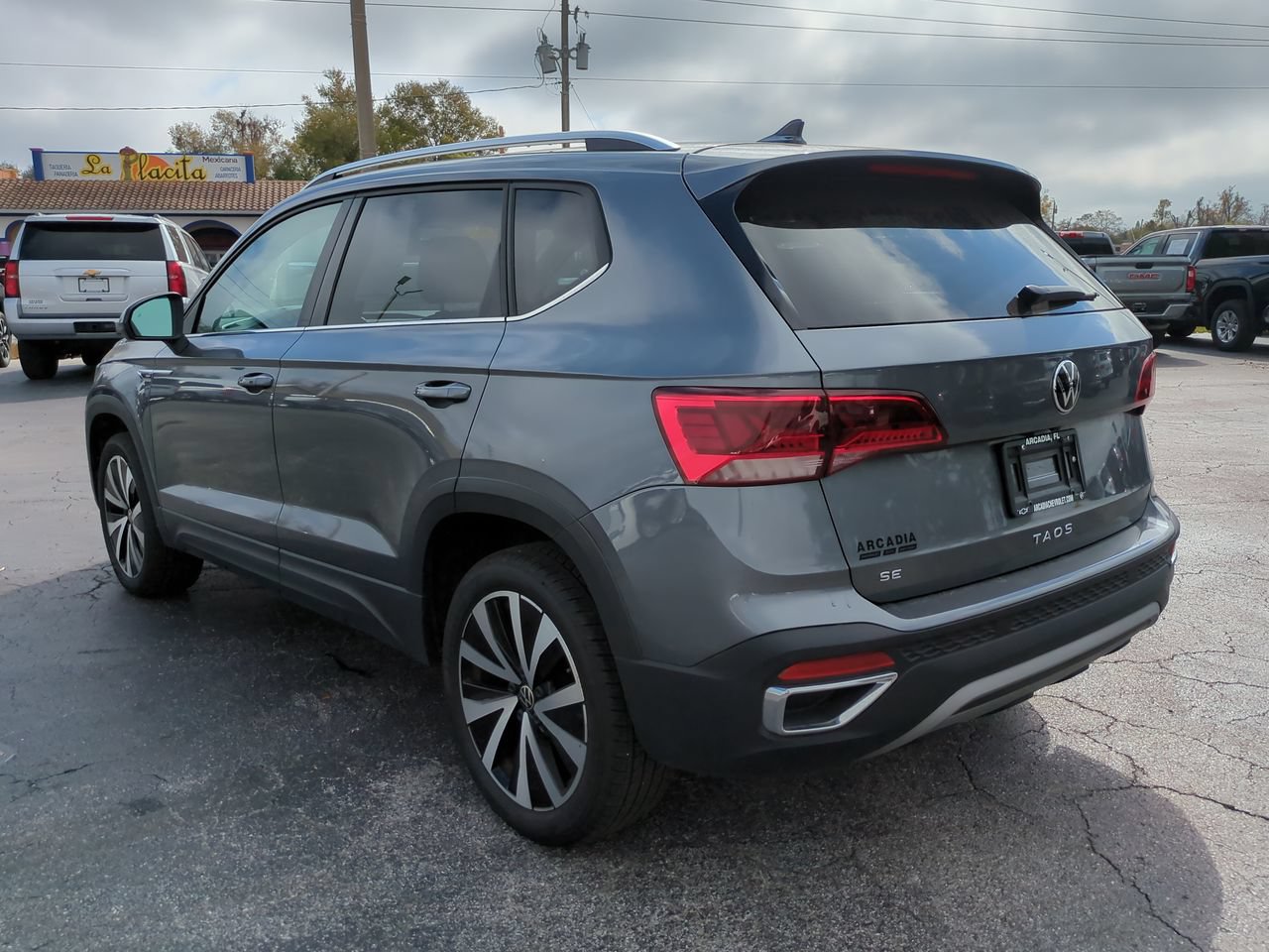 Used 2024 Volkswagen Taos SE FWD image 6