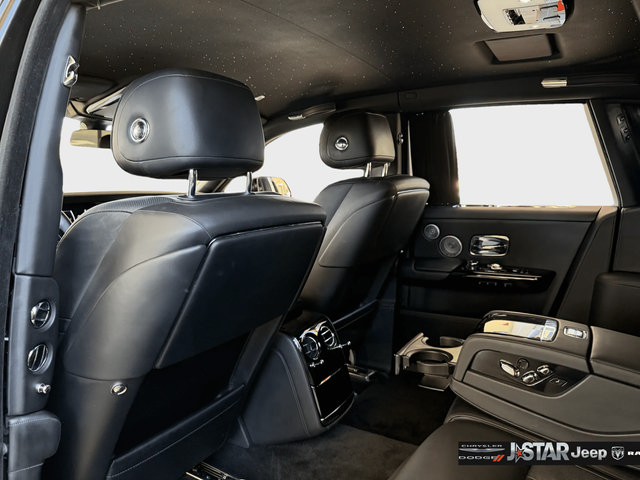 Used 2022 Rolls-Royce Phantom Sedan RWD image 27
