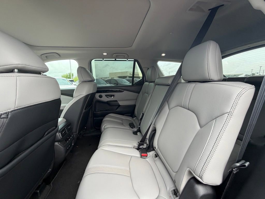 Used 2025 Honda Pilot Touring image 8