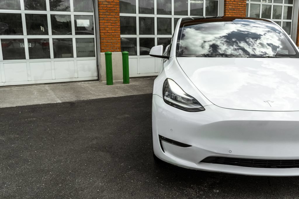 Used 2022 Tesla Model Y Long Range AWD/4WD image 31