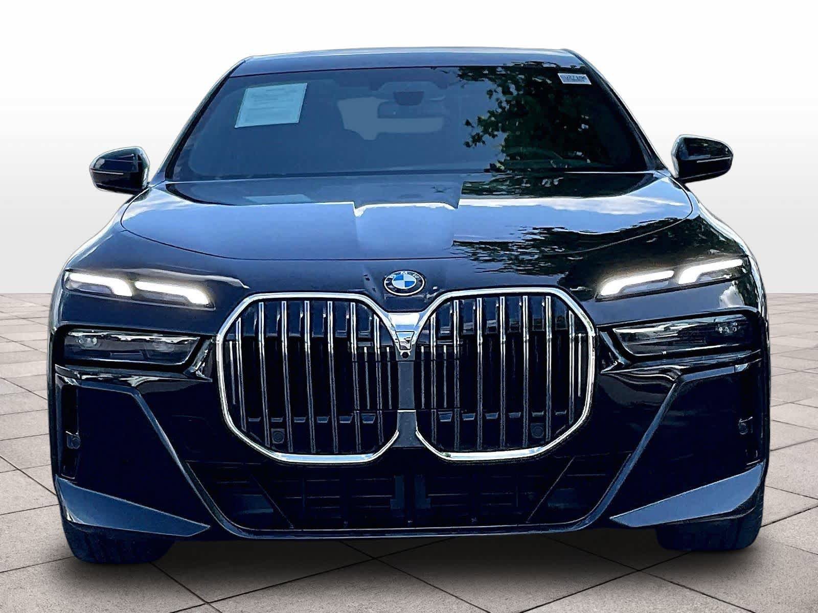 Certified 2023 BMW 740i RWD image 3
