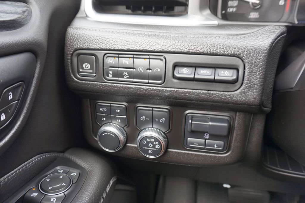 Used 2021 GMC Yukon Denali w/ Denali Premium Package image 43