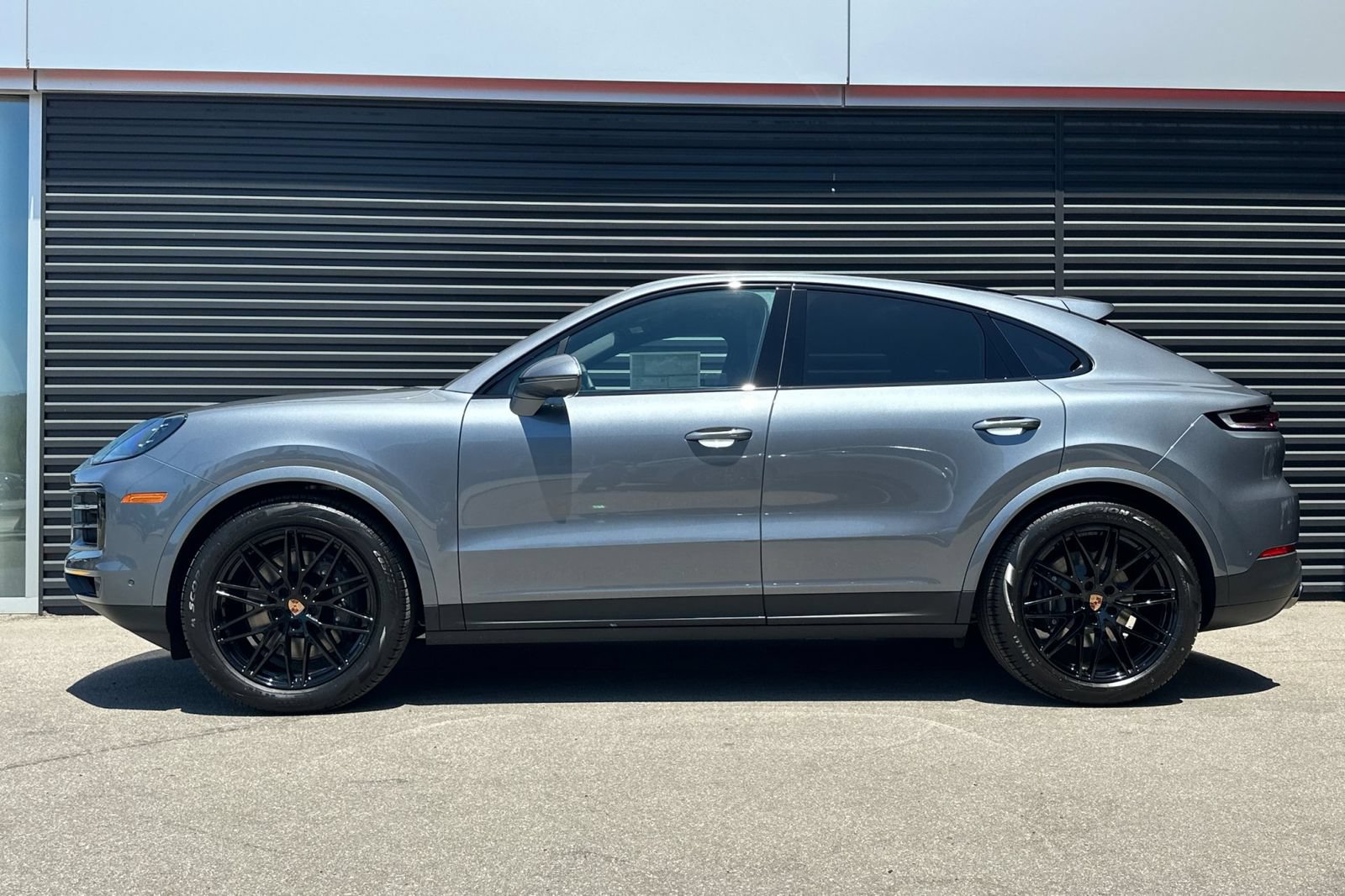 New 2026 Porsche Cayenne Coupe AWD/4WD image 2