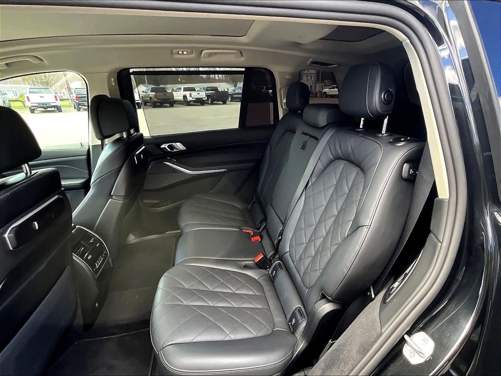 Used 2025 BMW X7 xDrive40i AWD/4WD image 15