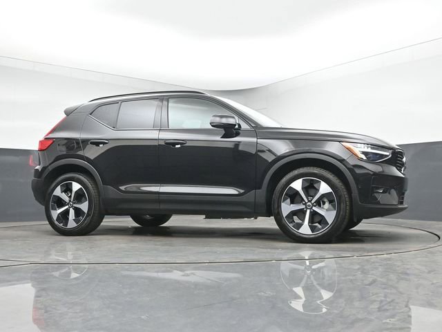 Used 2025 Volvo XC40 B5 Plus AWD/4WD image 37