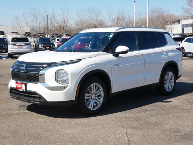 Used 2025 Mitsubishi Outlander ES image 3