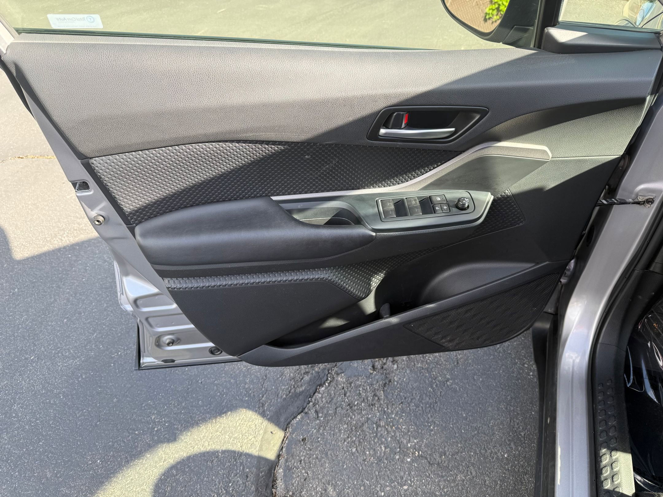 Used 2020 Toyota C-HR LE FWD image 10