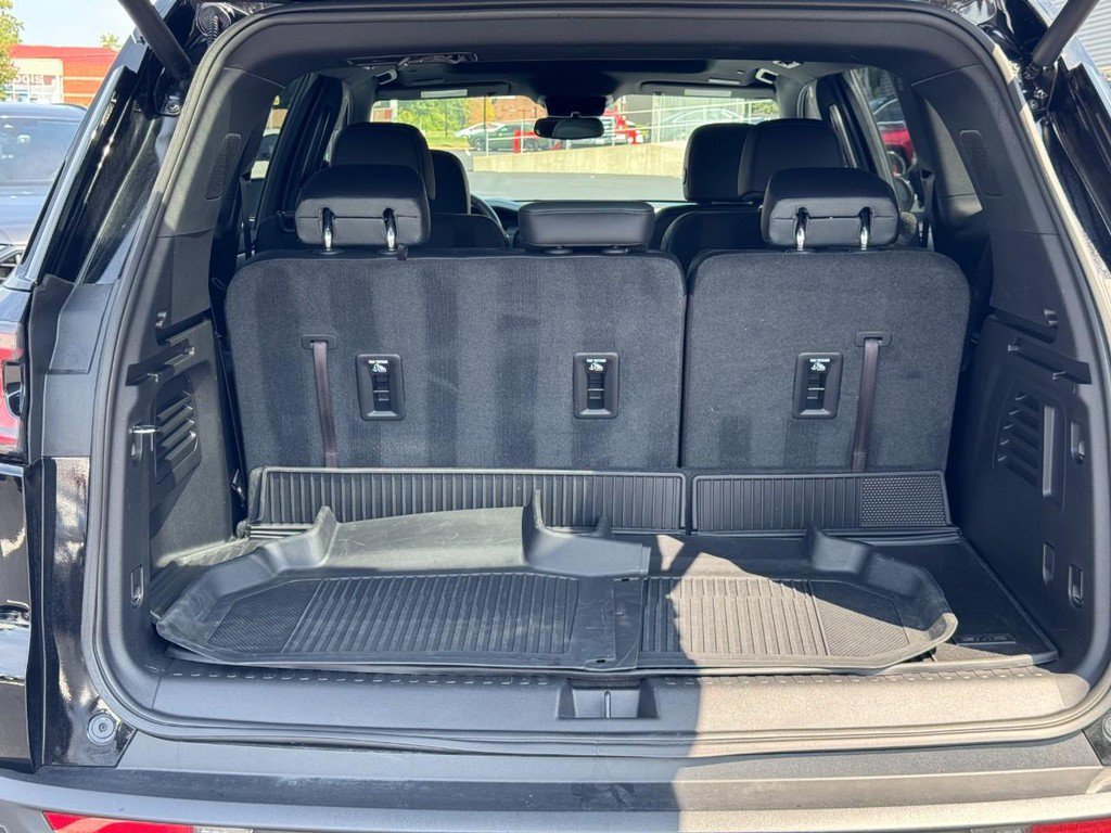 Used 2025 GMC Acadia AT4 w/ Luxury Package AWD/4WD image 4