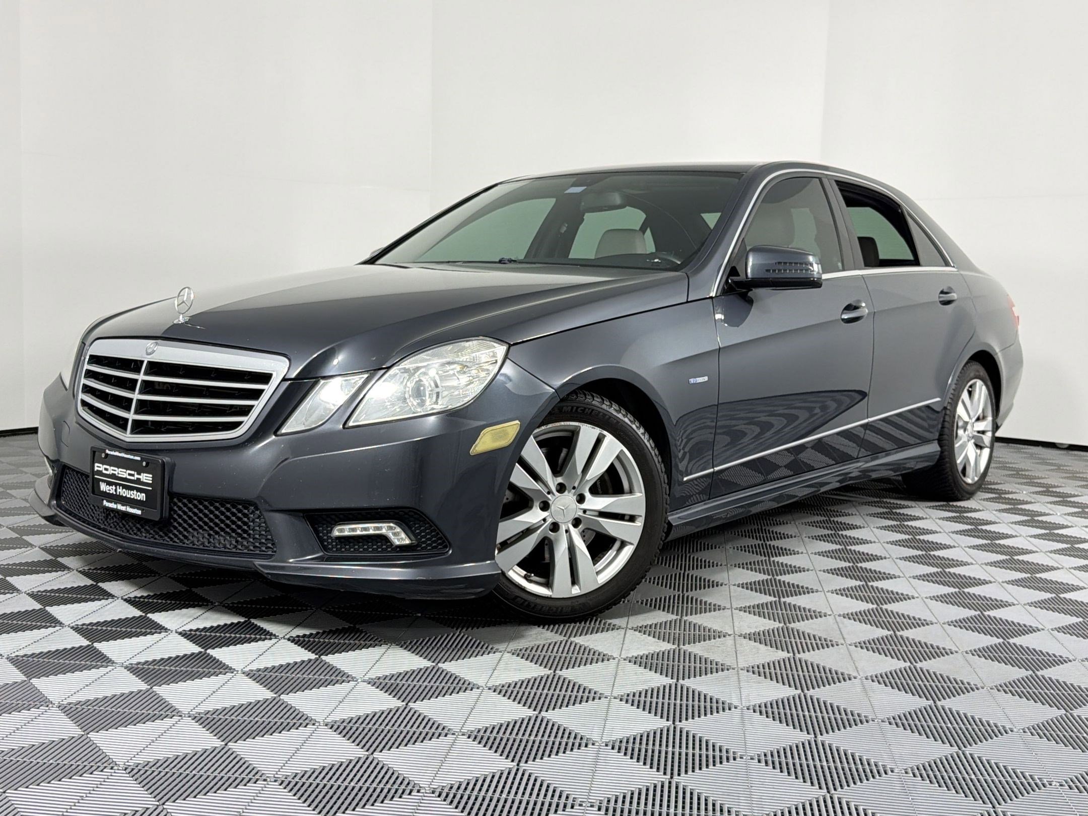 Used 2011 Mercedes-Benz E 350 BlueTEC Sedan image 1