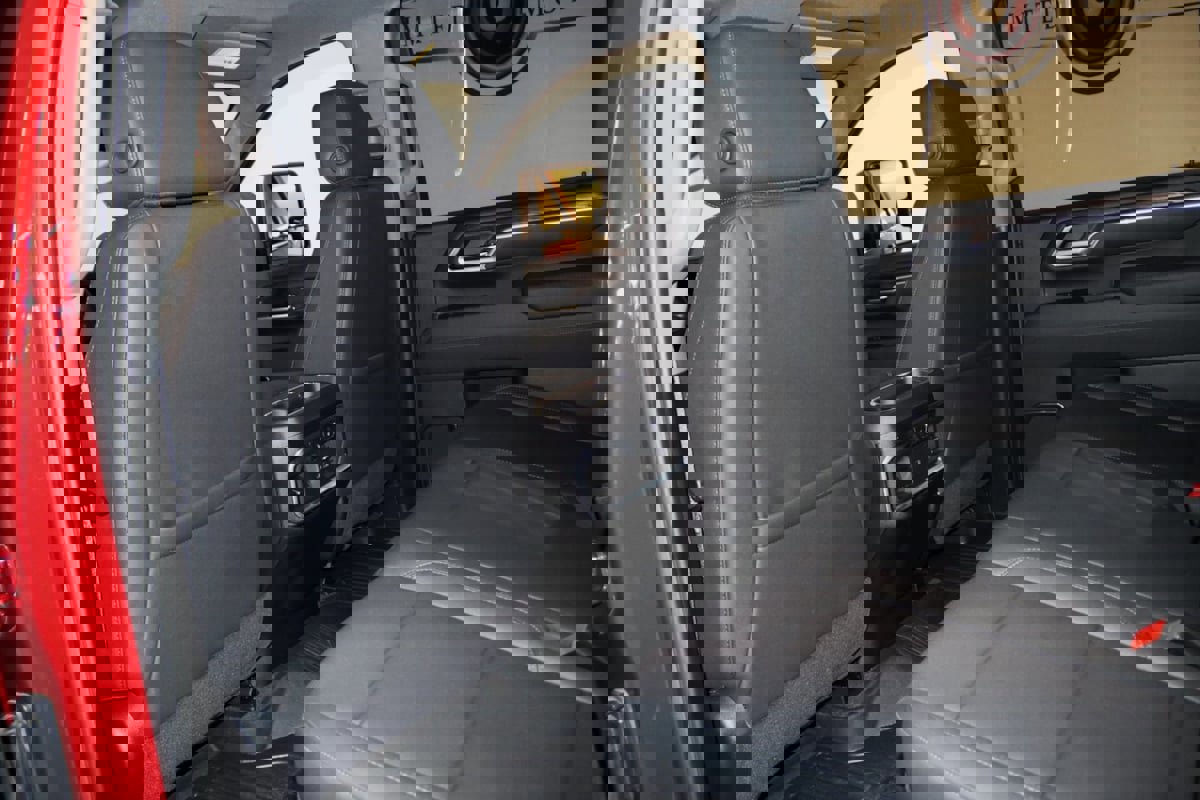 Used 2025 GMC Sierra 3500 SLT w/ SLT Premium Package image 68