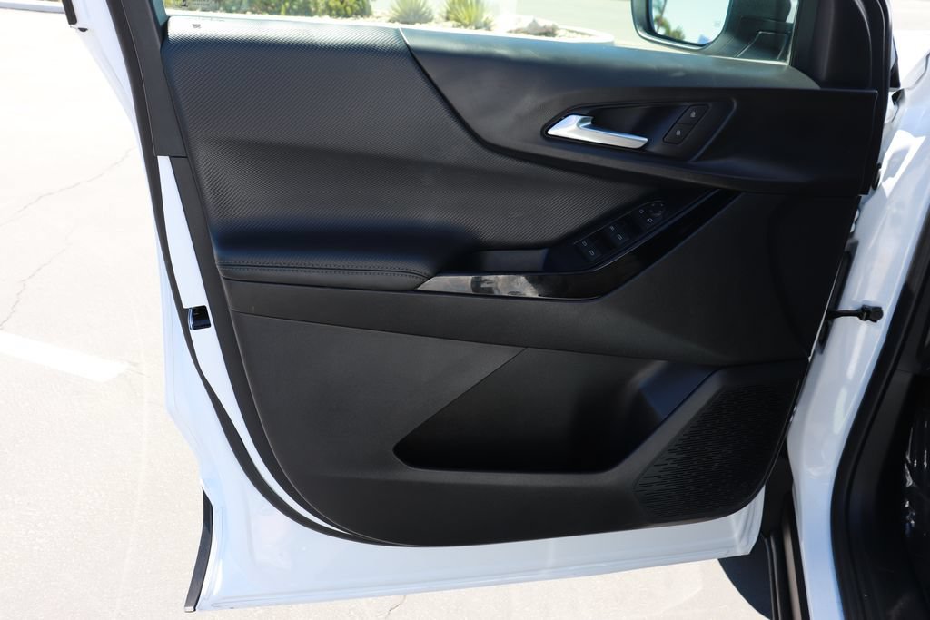 Used 2026 Chevrolet Equinox LT FWD image 9