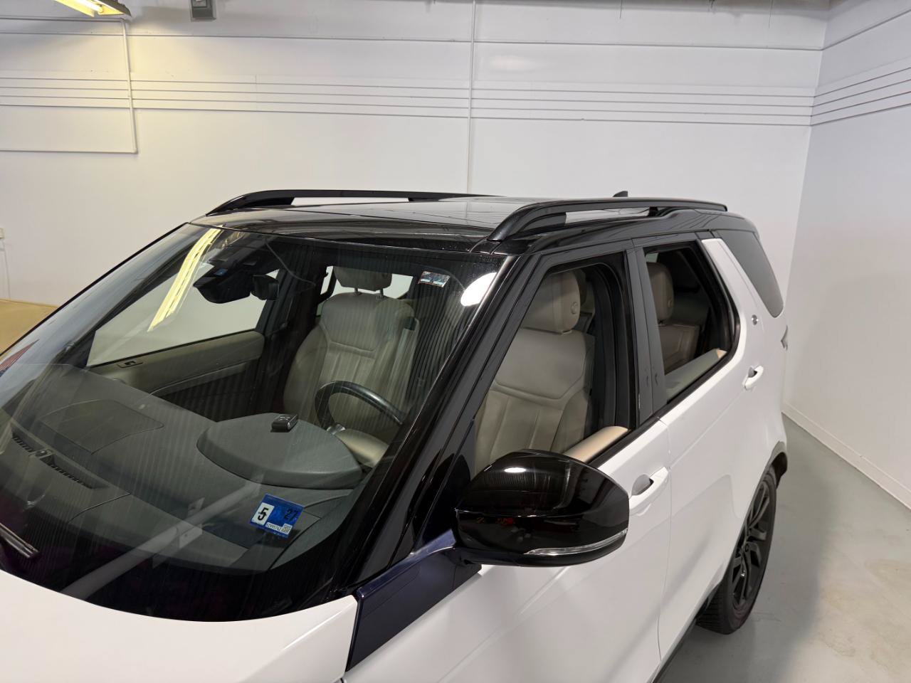 Used 2020 Land Rover Discovery Landmark AWD/4WD image 35