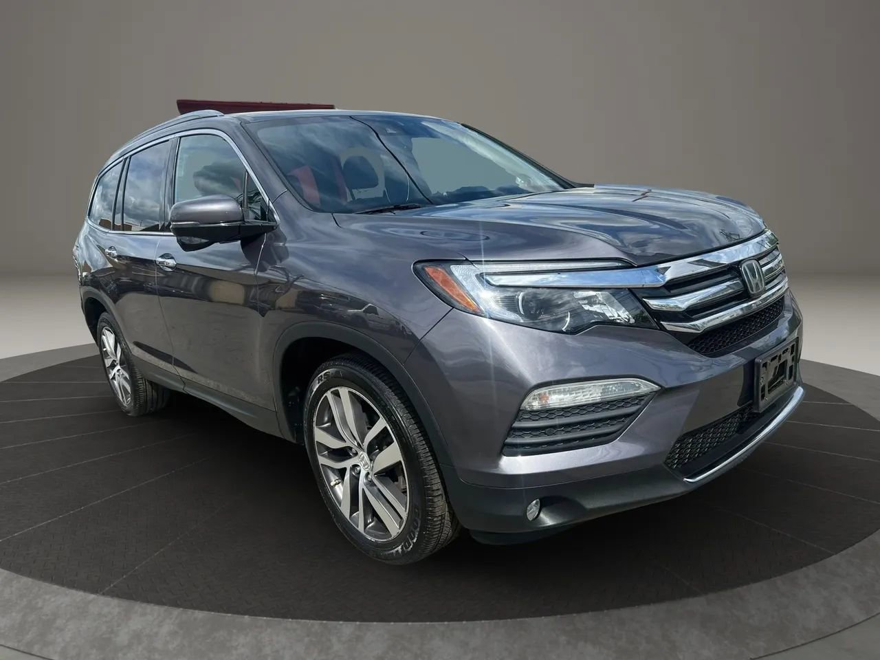 Used 2017 Honda Pilot Touring image 3