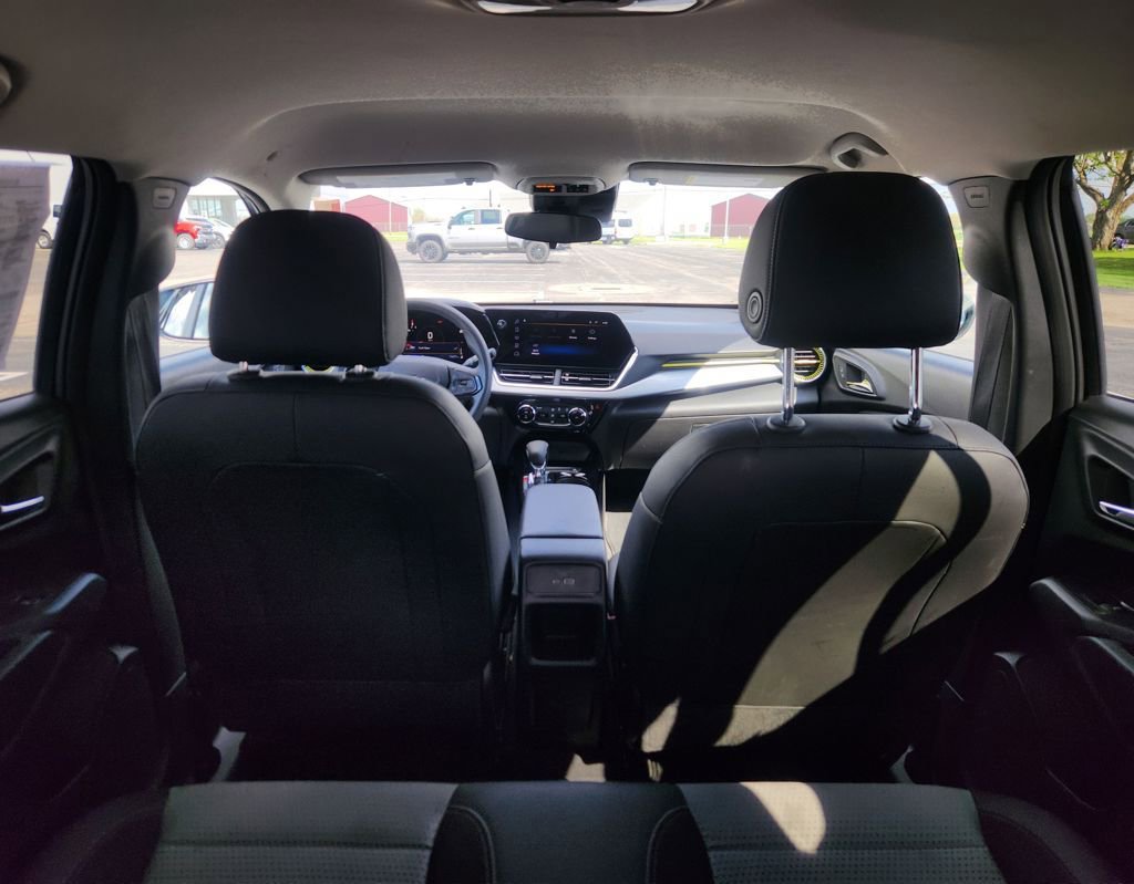 Used 2026 Chevrolet Trax LT FWD image 35