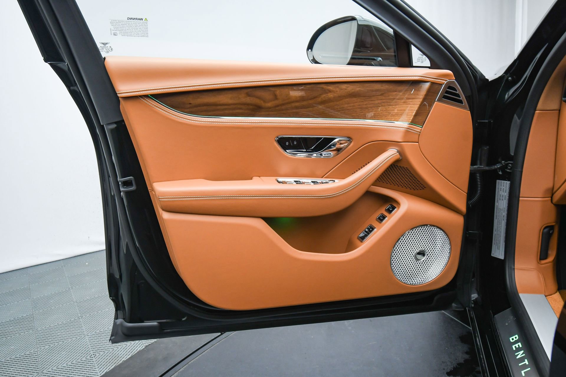 New 2026 Bentley Flying Spur Plug-In Hybrid image 40