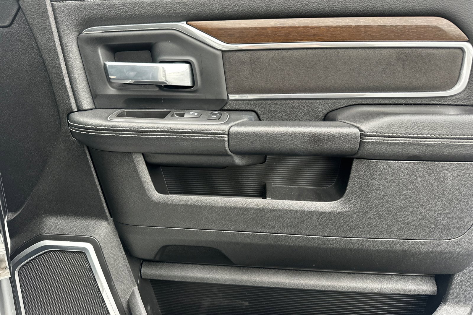 Used 2022 RAM 3500 Laramie image 21