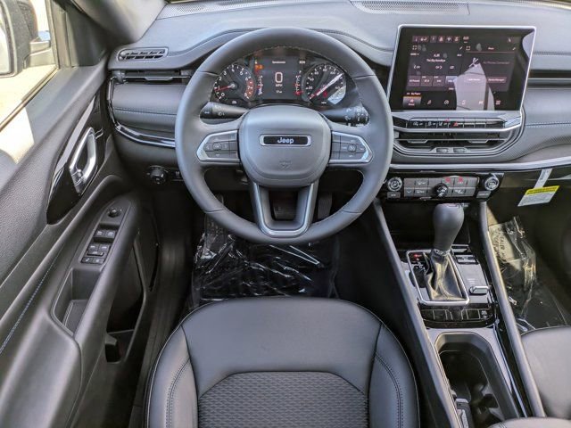 New 2026 Jeep Compass Latitude image 14