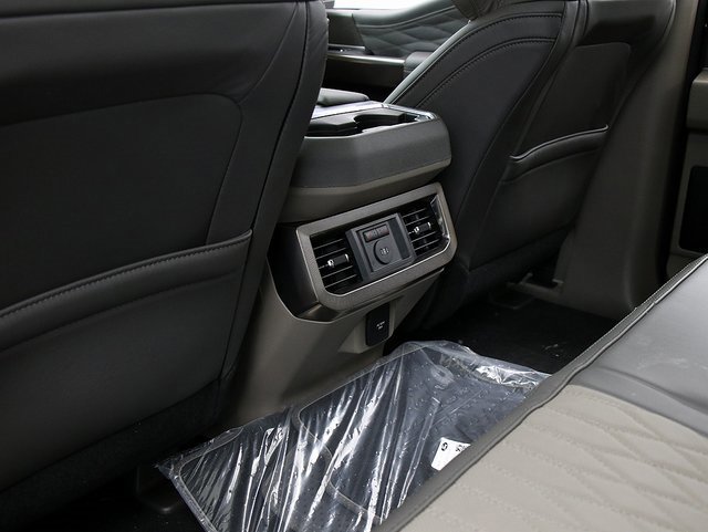 New 2026 Ford F450 Platinum w/ Platinum Plus Package image 16