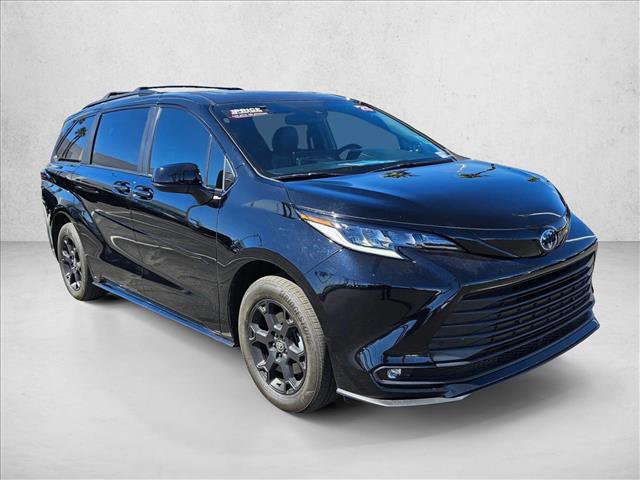 Used 2025 Toyota Sienna XLE Woodland Edition video 3