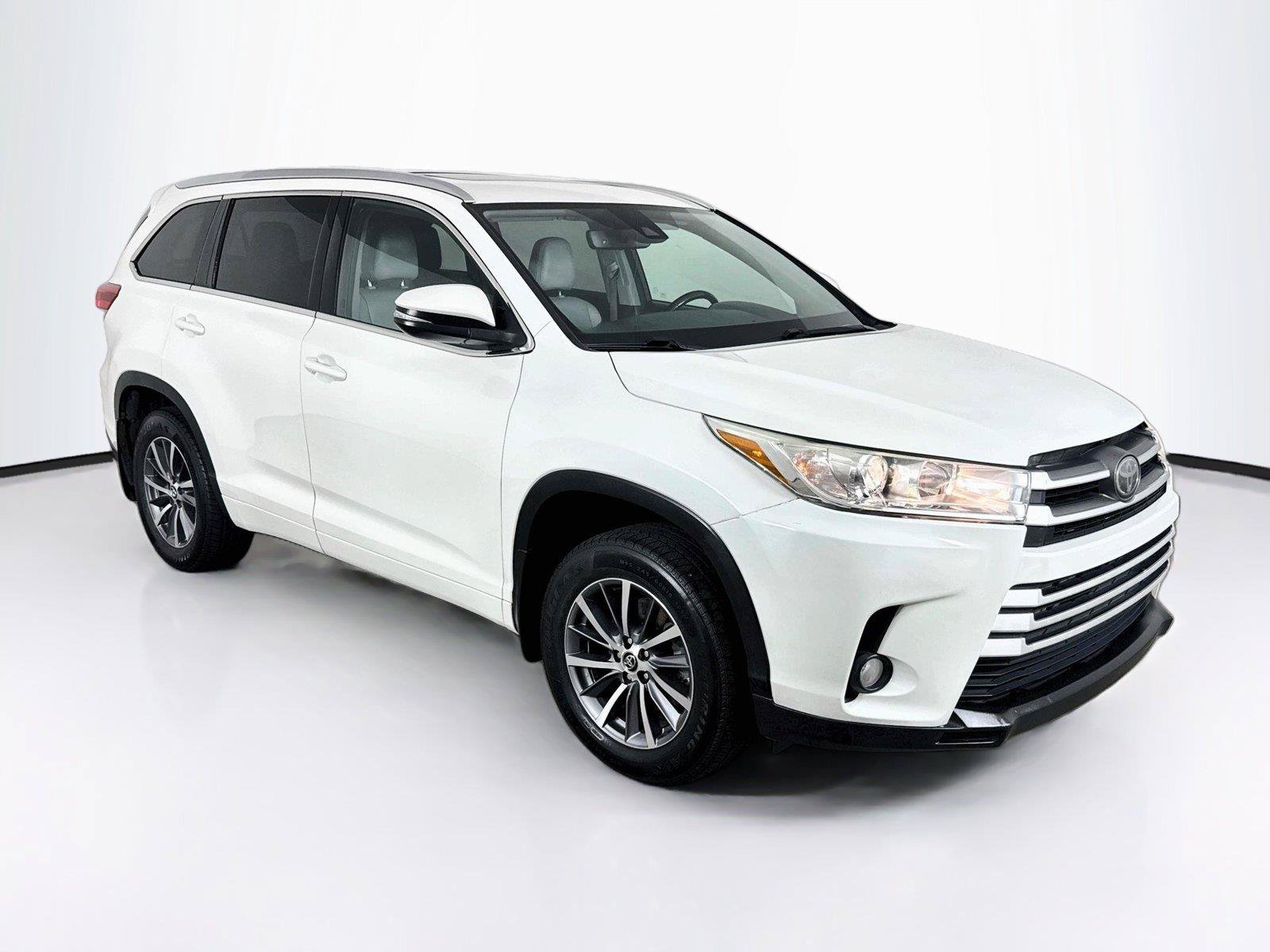 Used 2017 Toyota Highlander XLE AWD/4WD image 7