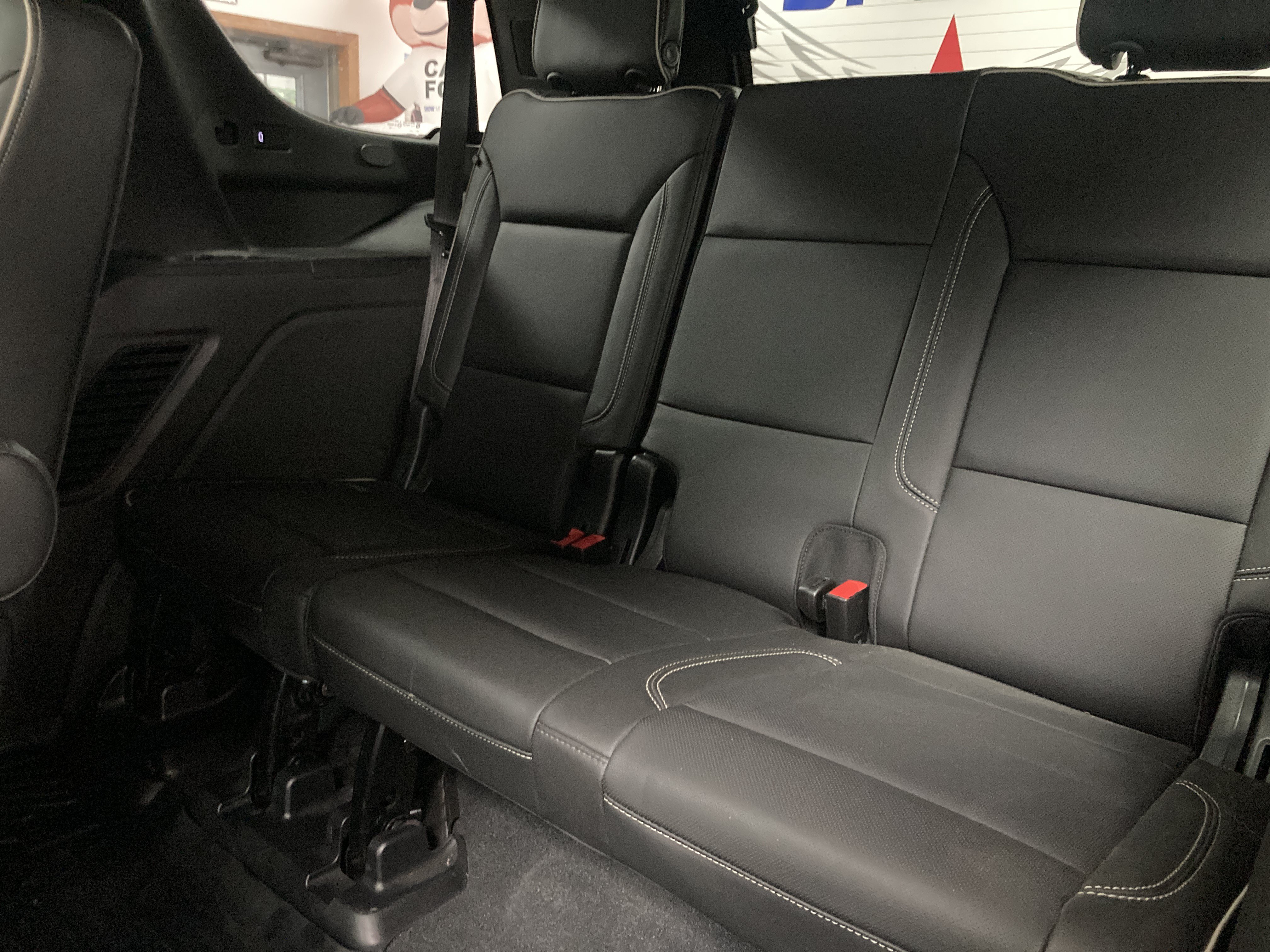 Used 2021 GMC Yukon SLT w/ SLT Premium Package AWD/4WD image 16