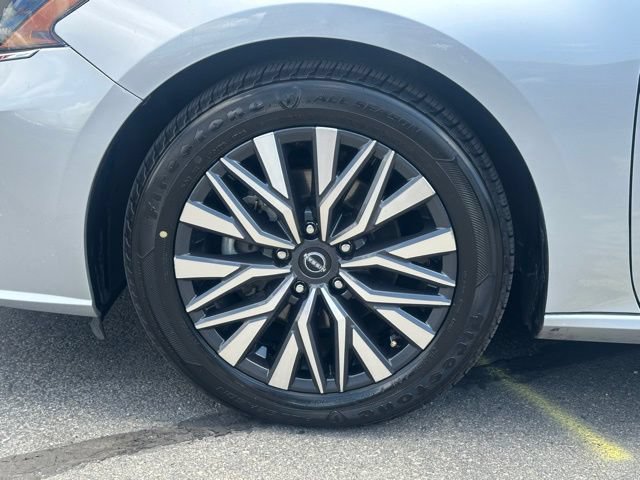 Used 2024 Nissan Altima 2.5 SV FWD image 14