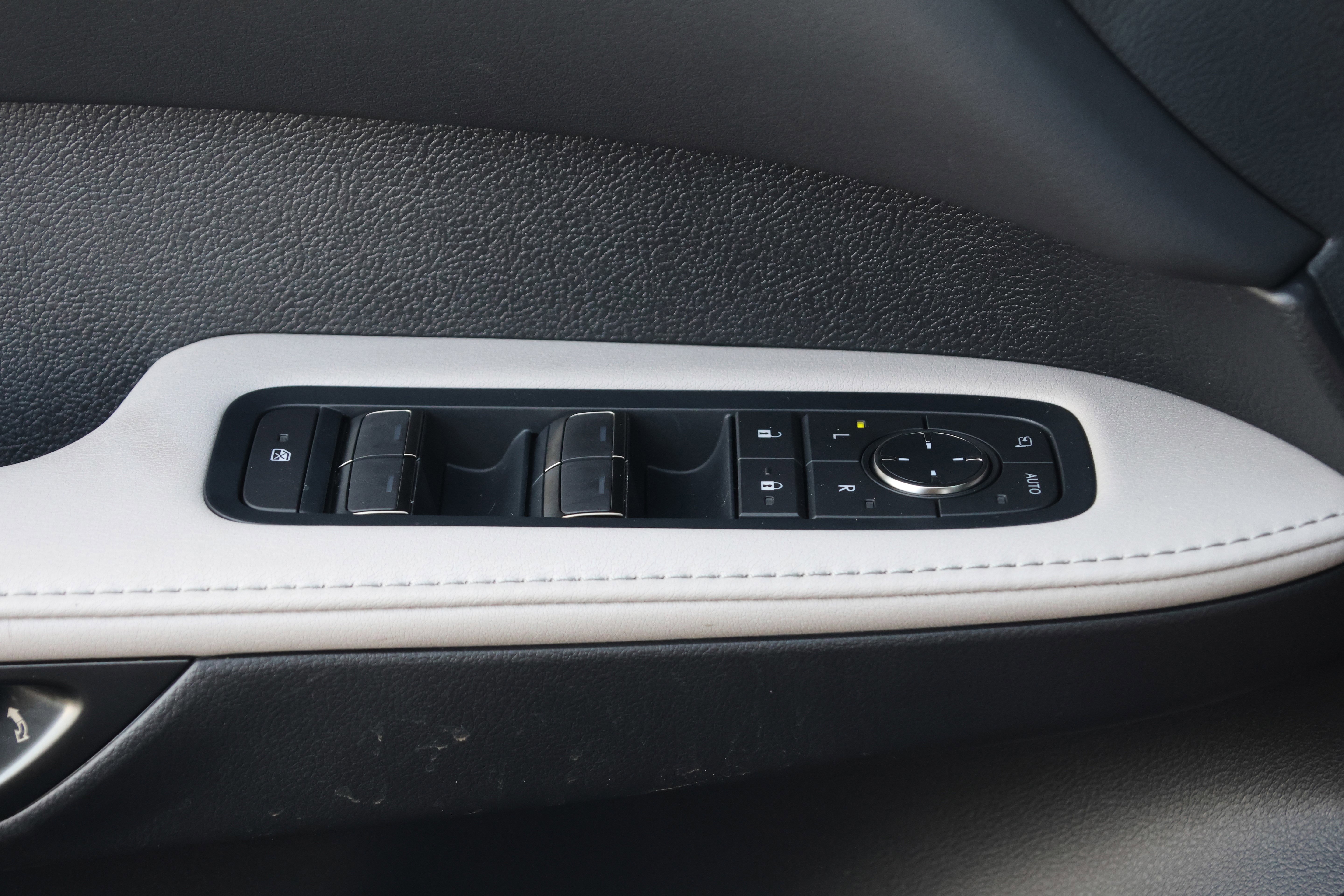 Certified 2026 Lexus RX 350h w/ Convenience Package image 13