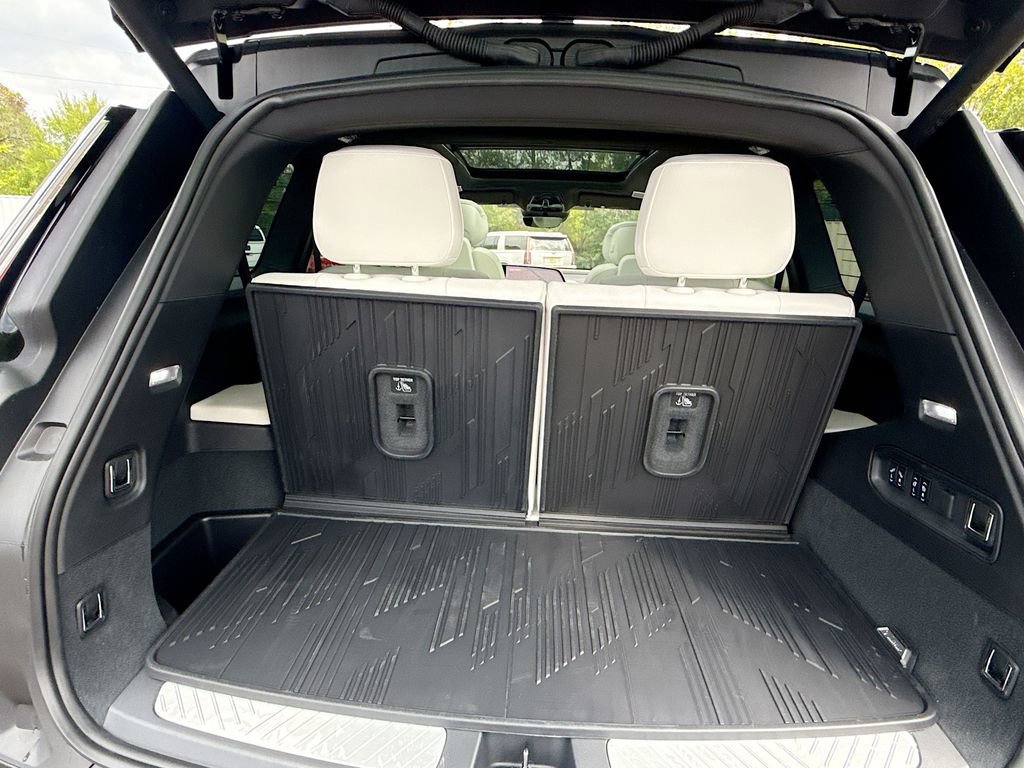 New 2026 Cadillac Vistiq Sport w/ LPO, Floor Liner Package image 27