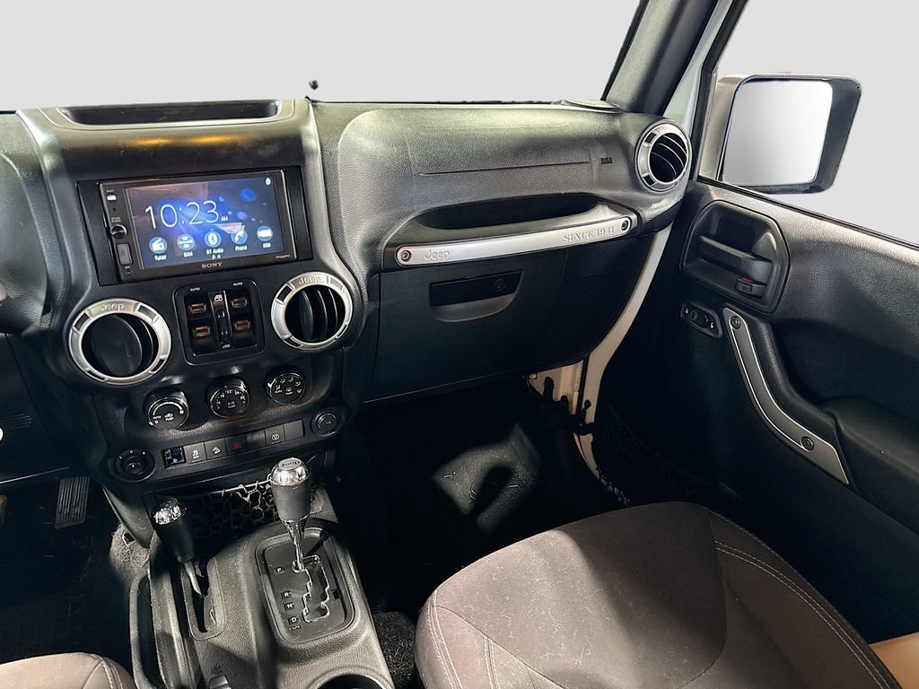 Used 2015 Jeep Wrangler Unlimited Sahara w/ Connectivity Group image 19