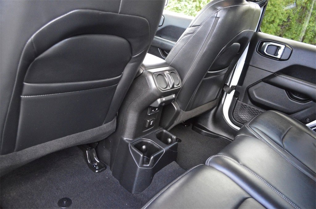 Used 2020 Jeep Wrangler Unlimited Sahara image 31