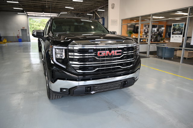 New 2026 GMC Sierra 1500 SLT w/ SLT Premium Package AWD/4WD image 3