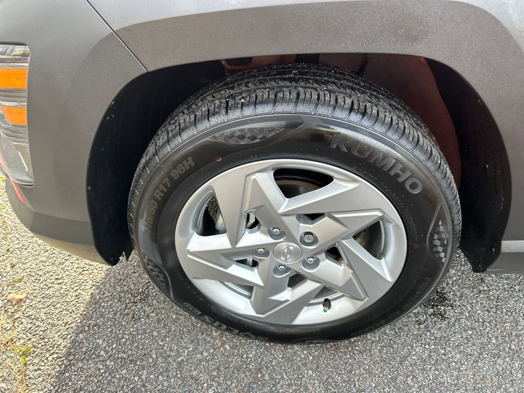 Certified 2025 Hyundai Kona SE image 10