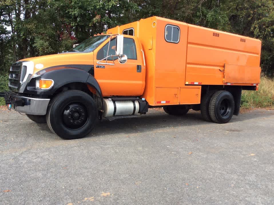 Used 2013 Ford F750 2WD Regular Cab Super Duty image 2