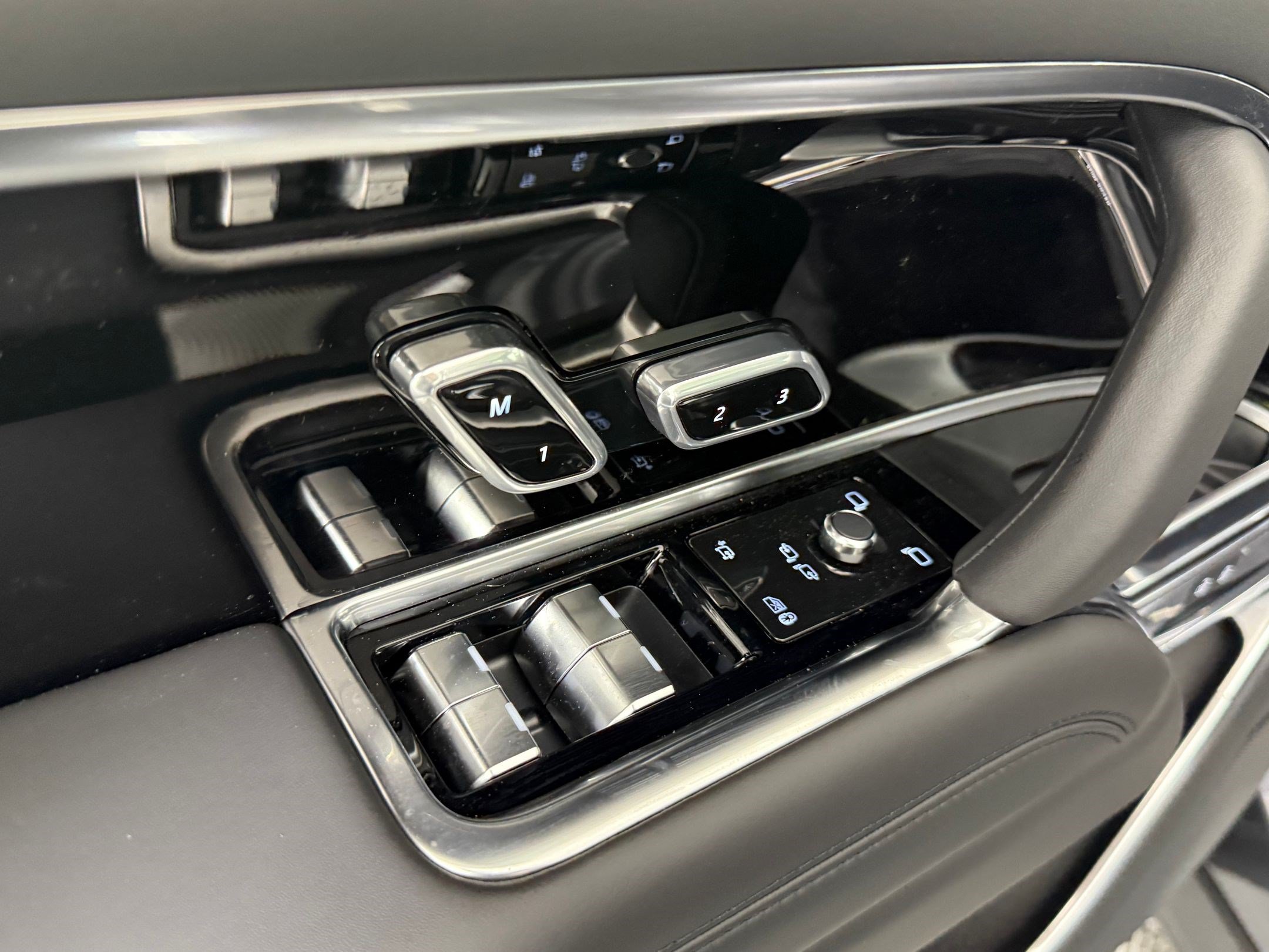 New 2026 Land Rover Range Rover SE AWD/4WD image 13