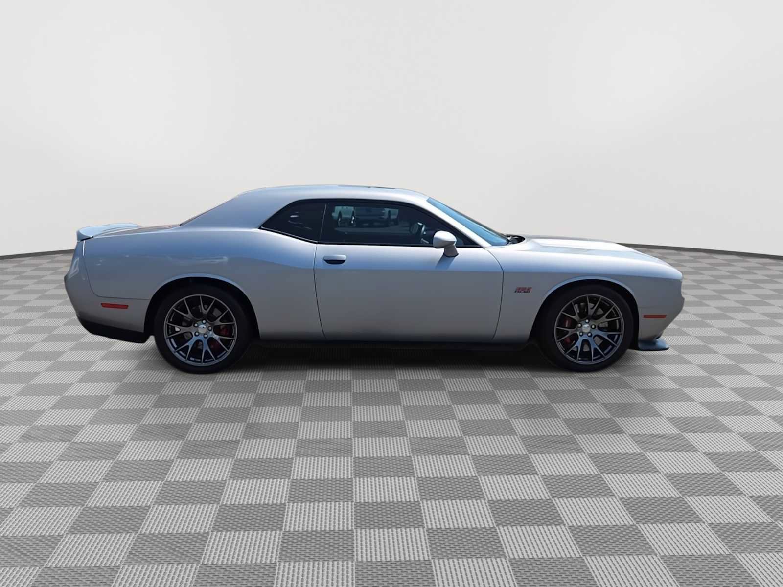 Used 2016 Dodge Challenger SRT w/ Technology Group RWD image 9