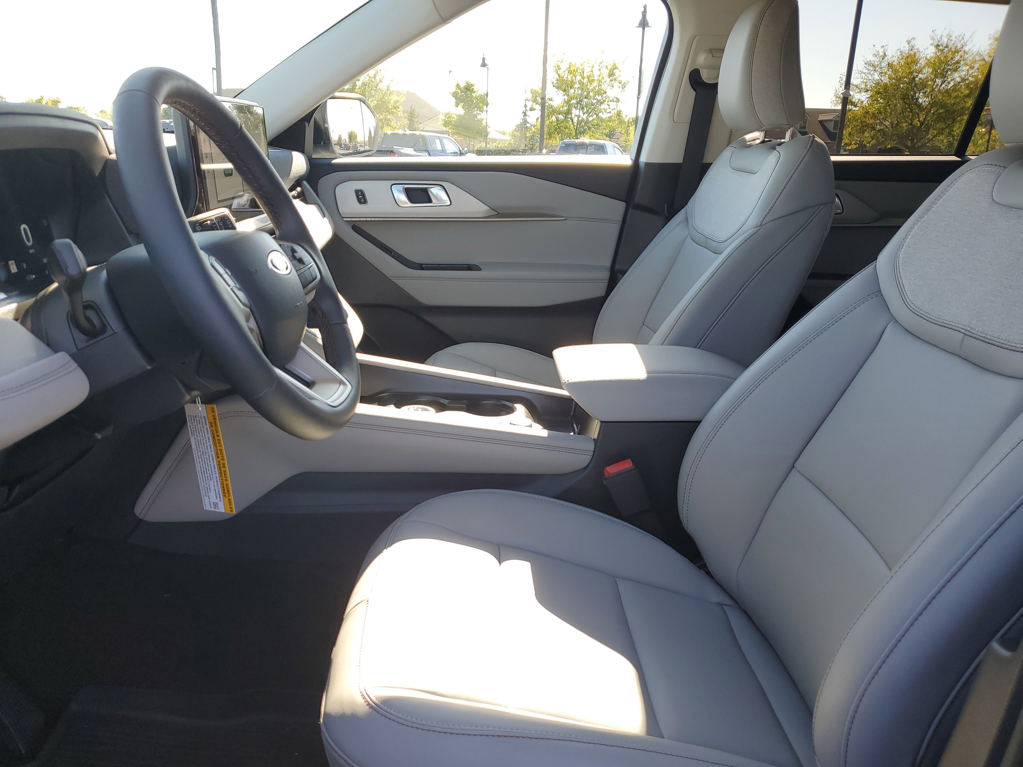 New 2025 Ford Explorer Active w/ Active Comfort Package image 19
