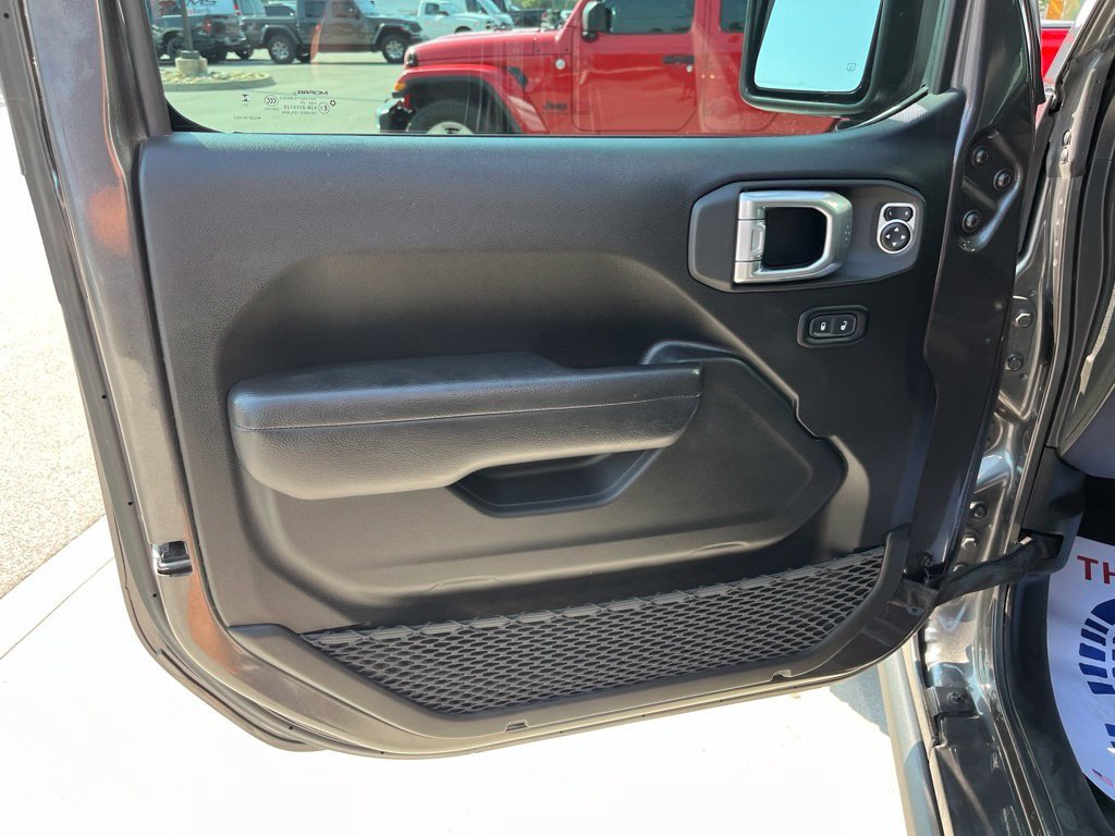 Used 2023 Jeep Gladiator Sport AWD/4WD image 6