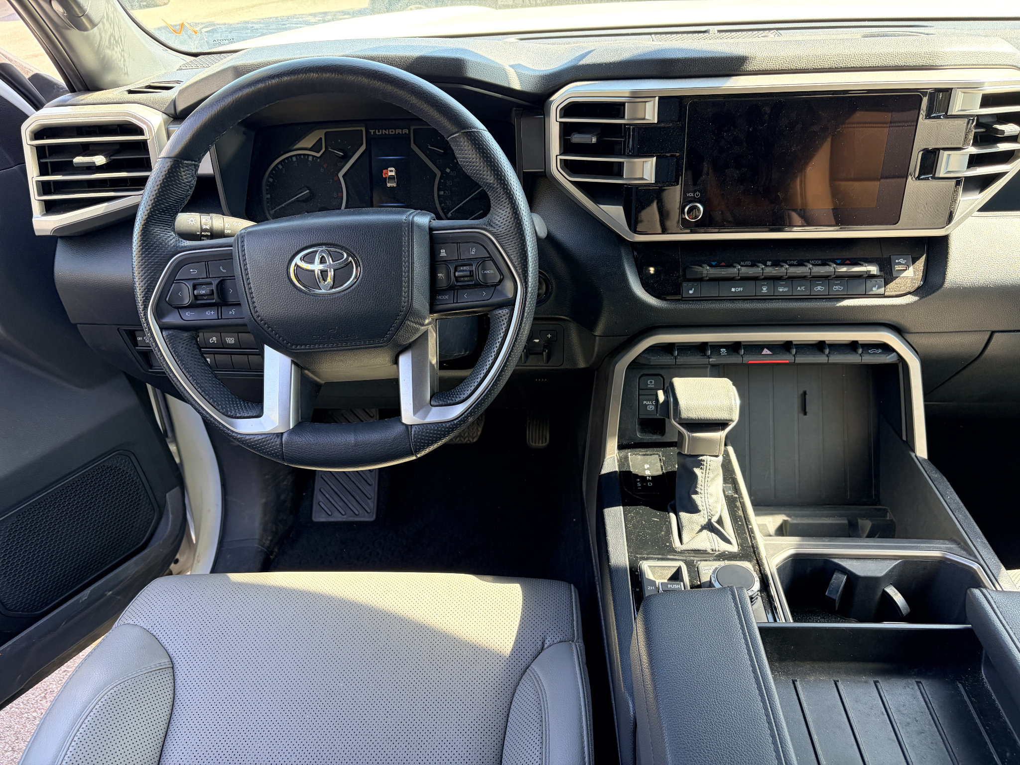 Used 2025 Toyota Tundra SR5 w/ SR5 Premium Package AWD/4WD image 12