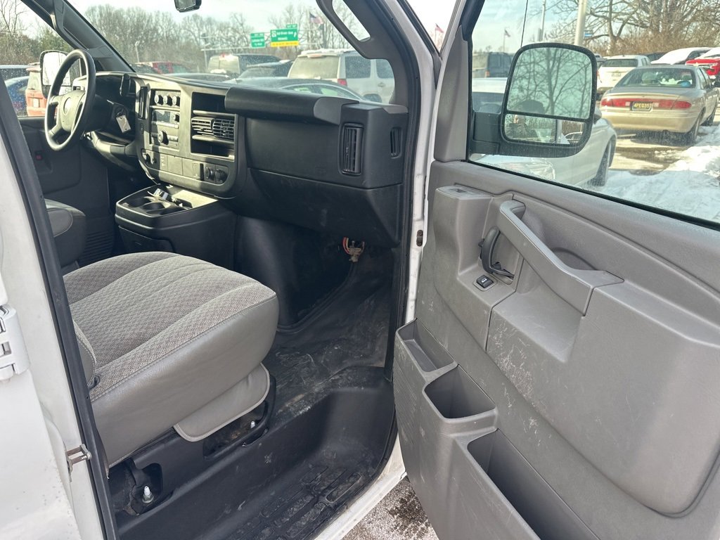 Used 2017 Chevrolet Express 2500 image 10