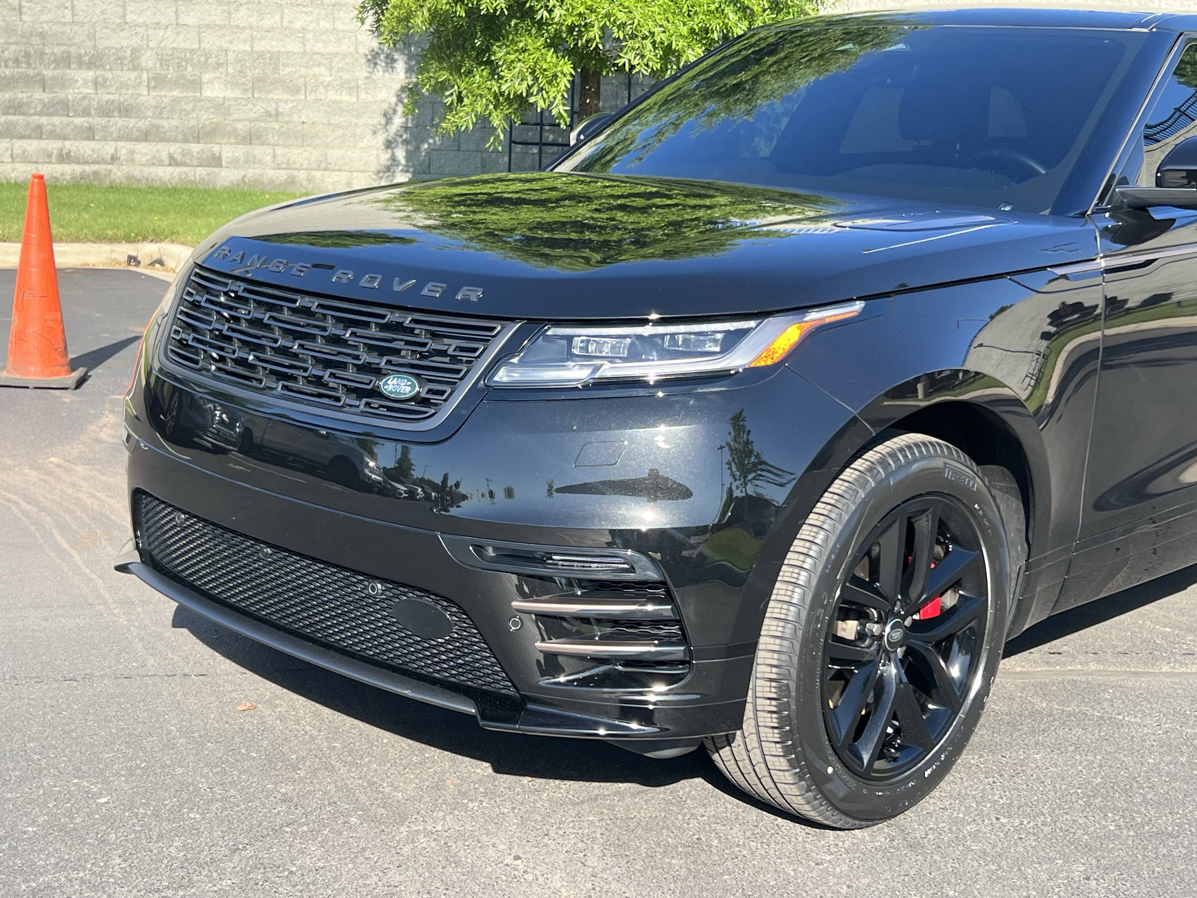 Used 2025 Land Rover Range Rover Velar Dynamic SE AWD/4WD image 11