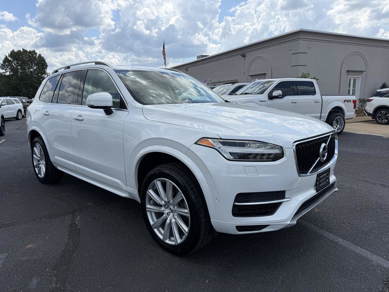 Used 2016 Volvo XC90 T8 Momentum w/ Vision Package AWD/4WD image 3