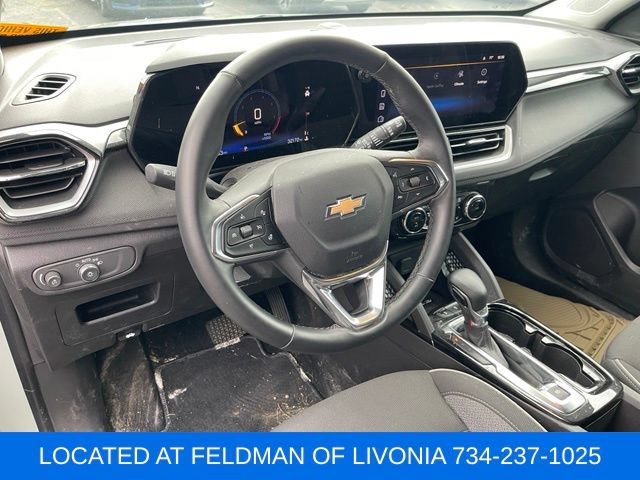Used 2025 Chevrolet TrailBlazer LT w/ Convenience Package FWD image 7