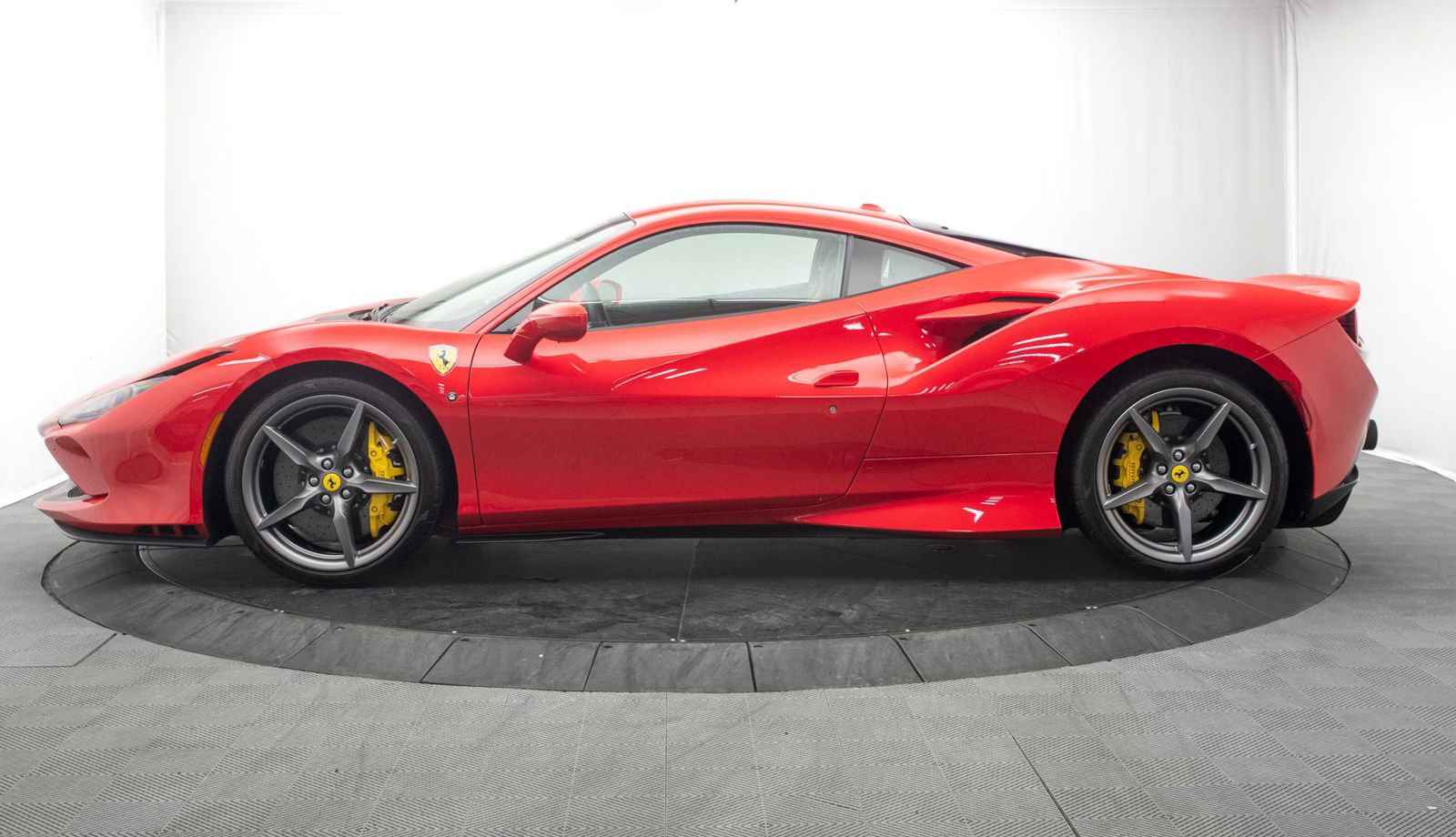 Used 2022 Ferrari F8 Tributo image 6