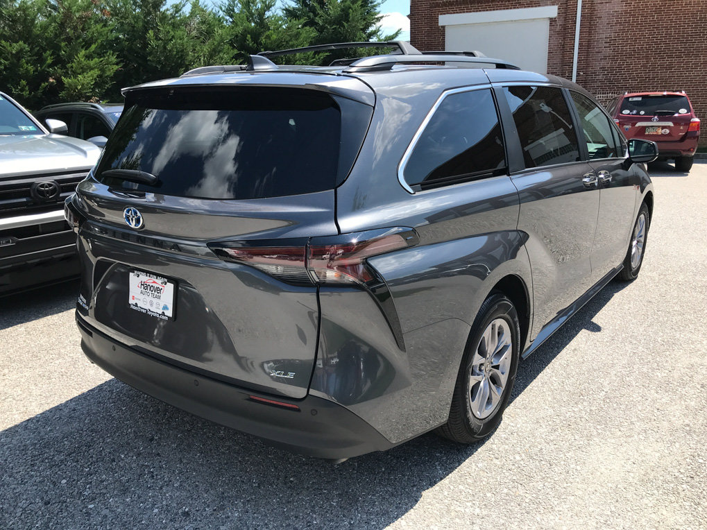 Certified 2025 Toyota Sienna XLE AWD/4WD image 8