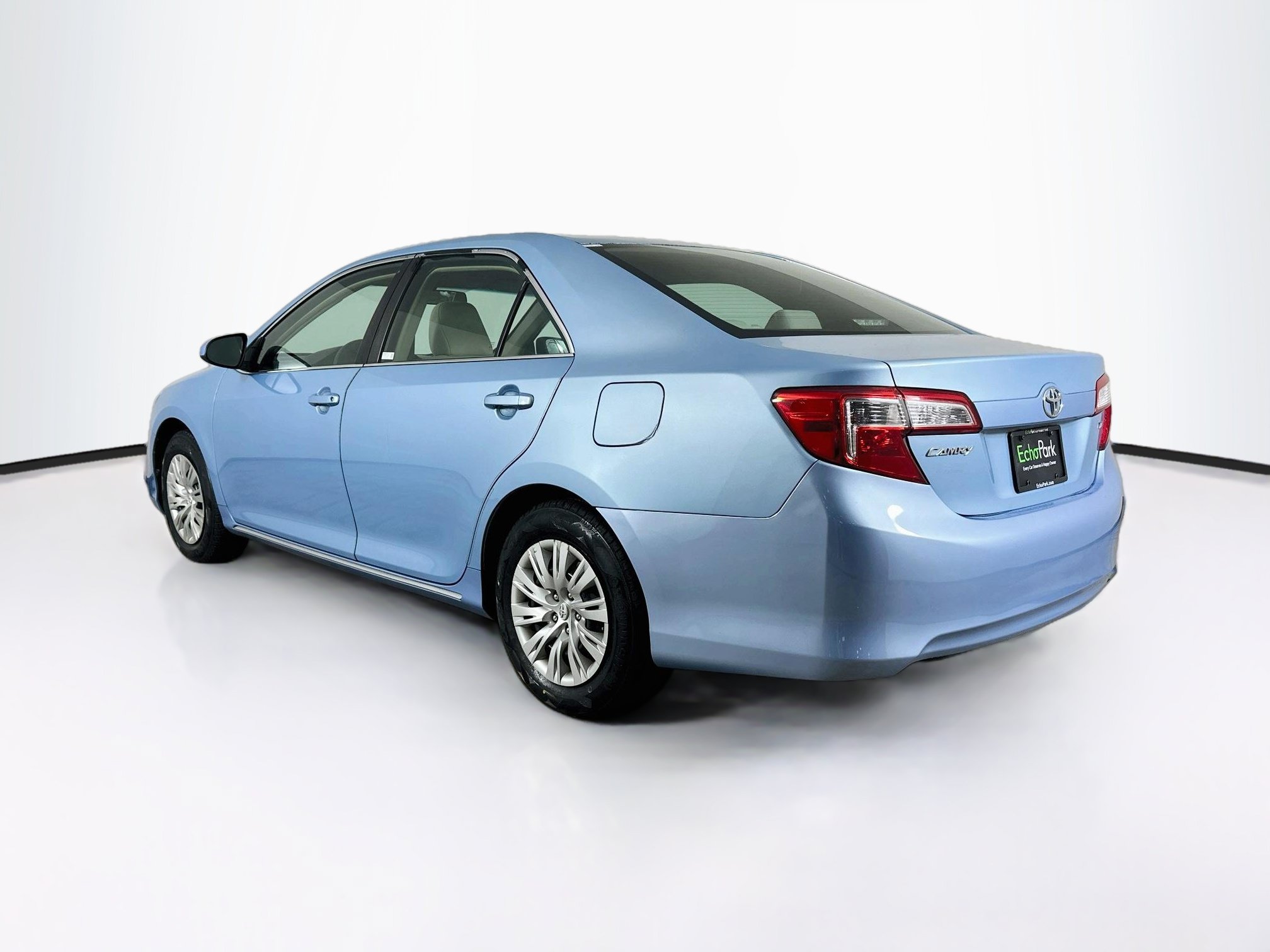 Used 2013 Toyota Camry LE FWD image 5