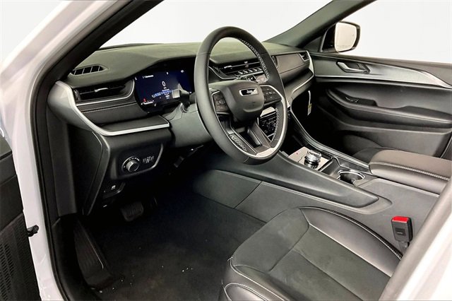 New 2025 Jeep Grand Cherokee L Laredo image 8