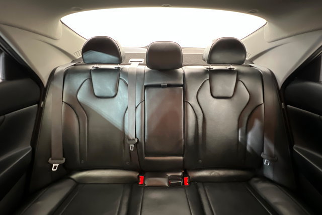 Used 2024 Hyundai Elantra Limited FWD image 25
